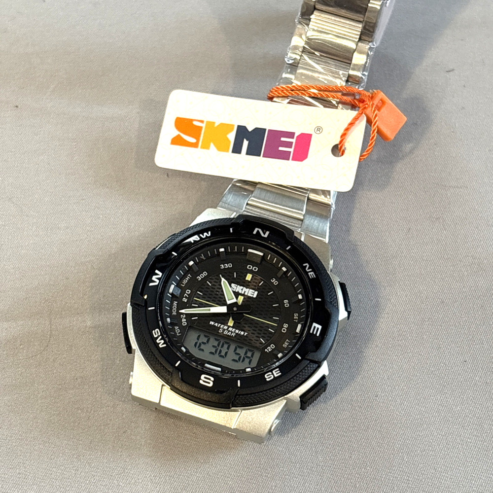 SKMEI Ana-Digi Quartz Multifunction 50m Wristwatch Silver Bracelet Black Dial